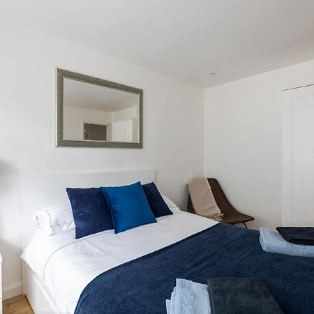 Gorgeous Modern Apartment Near Redhill Station Inc Private Garden & Parking Kültér fotó